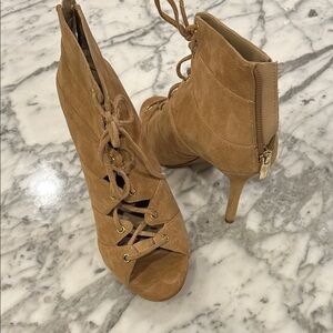 Vince Camuto suede heels 9M